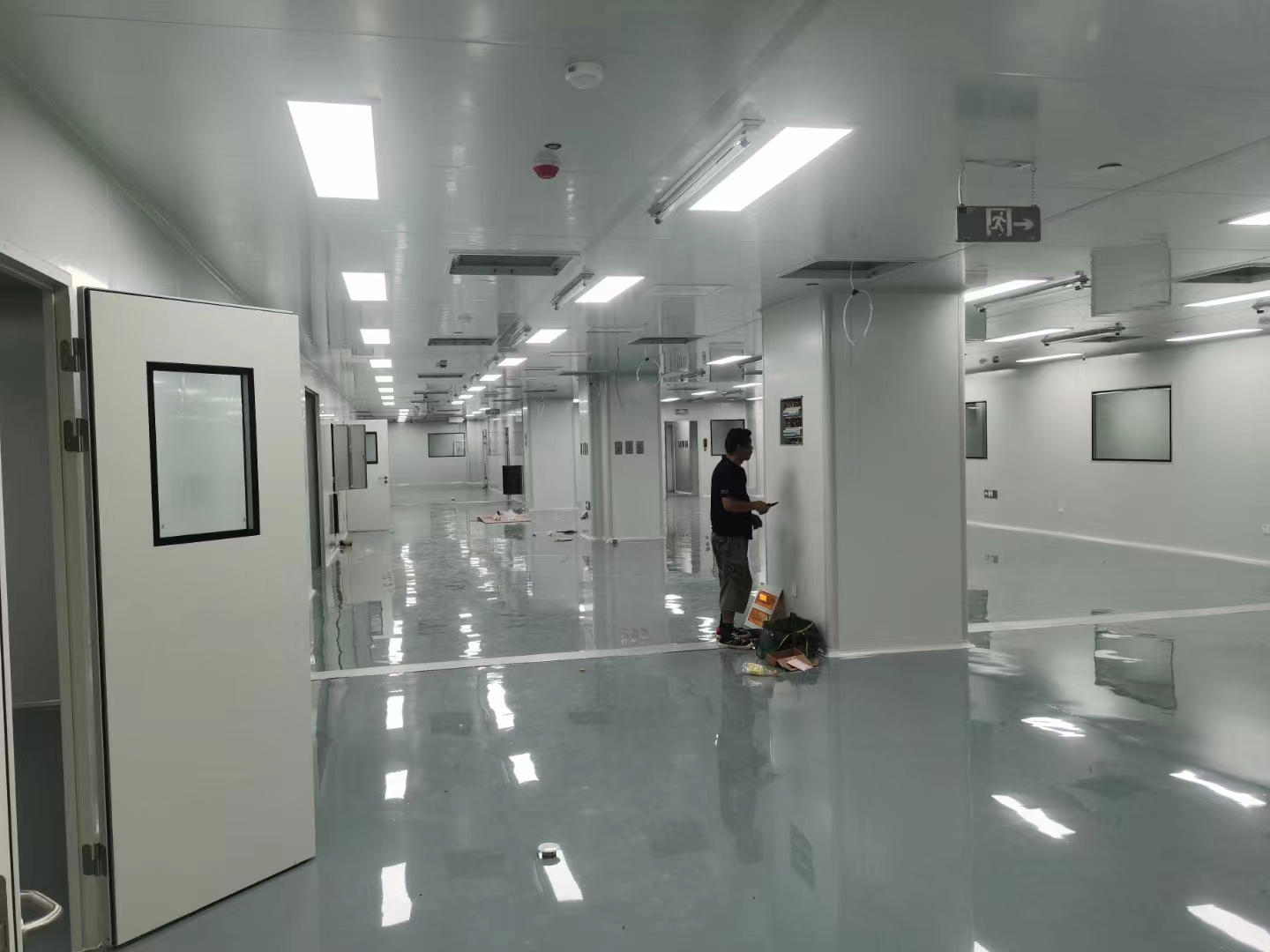 潔凈廠房建設(shè)施工圖片